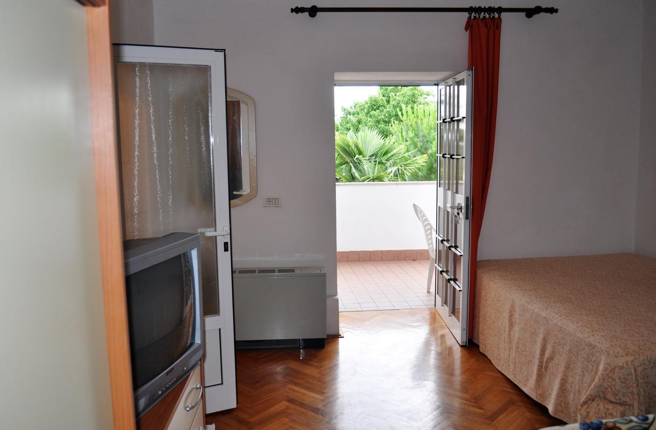 Tri Srca Apartments & Rooms Фунтана Екстериор снимка