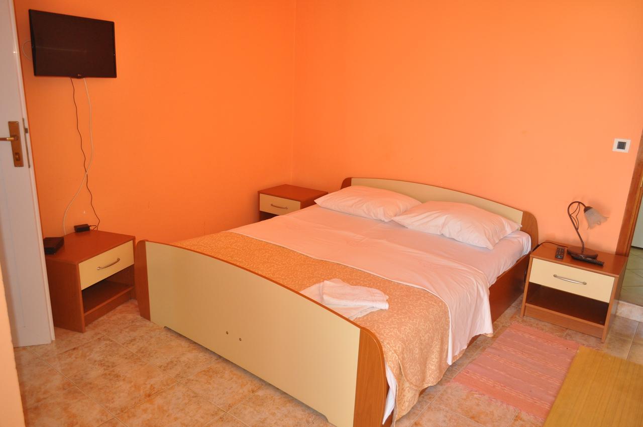 Tri Srca Apartments & Rooms Фунтана Екстериор снимка