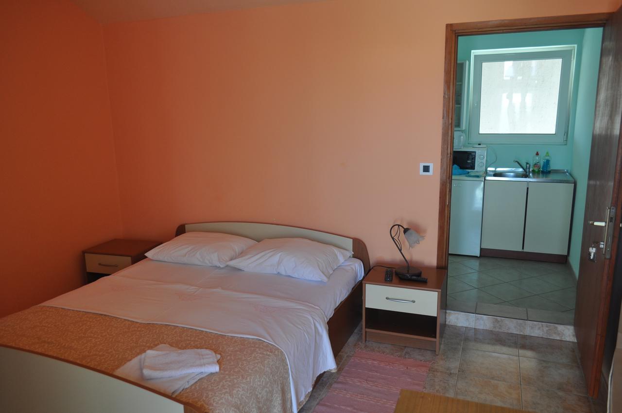 Tri Srca Apartments & Rooms Фунтана Екстериор снимка